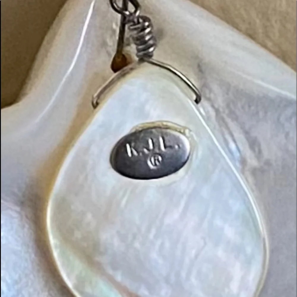 Large Shell Necklace - Picture 5 of 7